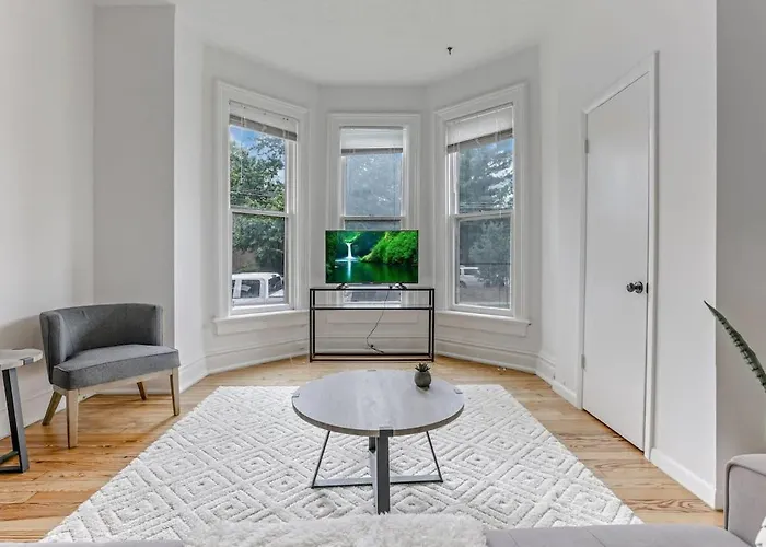 Housepitality - The Short North Getaway Apartment
